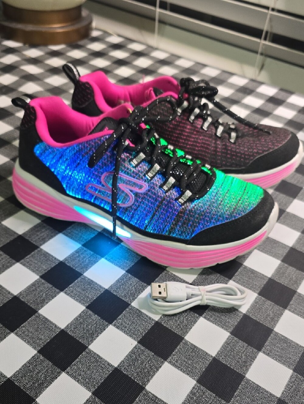 Girls Skechers Lite Up Tennis With Charge Cord. Light Up 4 Colors. Just Too Cute - Picture 3 of 6